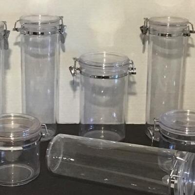 D554 Lot of 8 Plastic Storage Containers 