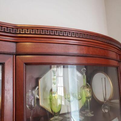 Drexel Heritage Bow Front Georgian Style Chine Cabinet