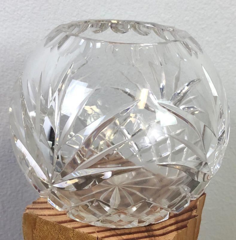 #41 Round Cut Crystal Vase | EstateSales.org