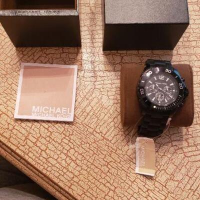 New Michael Kors Men's Classic Watch, Model MK8211