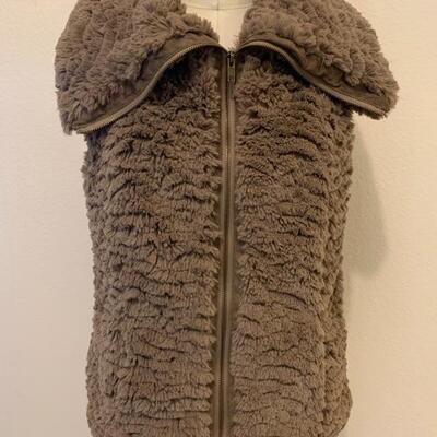LOT 143 FAUX FUR VEST ZIP FRONT
