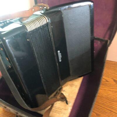 Italian Made 8139 Milano Accordion with Case - Working