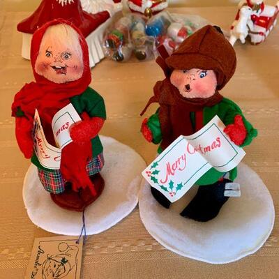 LOT 161 PAIR OF ANNALEE CHRISTMAS CAROLER DOLLS 