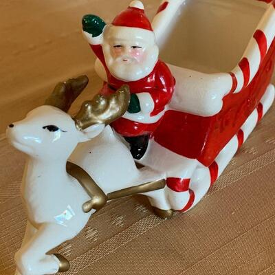 LOT 162 VINTAGE CERAMIC CHRISTMAS SANTA SLEIGH & SALT & PEPPER SHAKERS