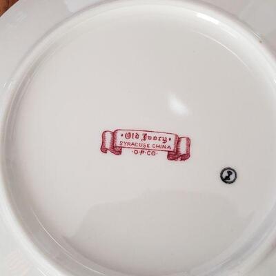 Lot 710: Antique "Old Ivory" Syracuse China Plates (6)