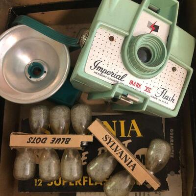 Vintage Imperial Mark XII Flash Camera Lot with bulbs