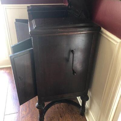 1928 Victrola Orthophonic Floor Player Cabinet by Victor Talking Machine Co