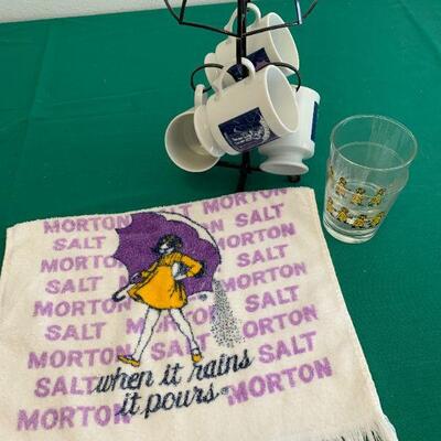 LOT 184 VINTAGE GROUP OF MORTON SALT COLLECTABLES