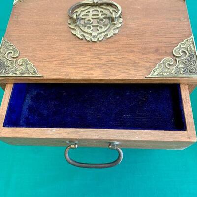 LOT 189 VINTGE ASIAN STYLE 4 DRAWER JEWELRY CHEST