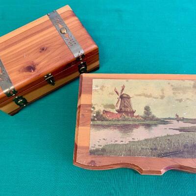 LOT 190 VINTAGE SMALL CEDAR BOXES