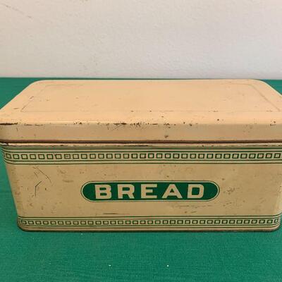 LOT 194 ANTIQUE BREAD TIN