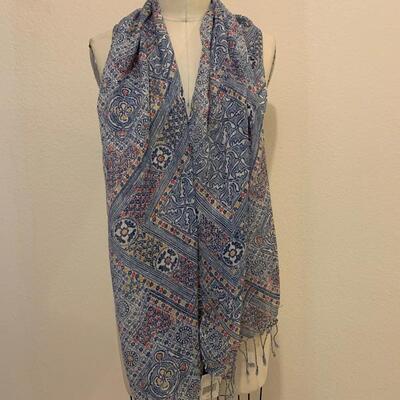 LOT 199 NWT CHAPS BLUE WHITE ALL OVER PRINT FRINGE SCARF