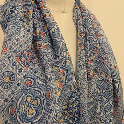LOT 199 NWT CHAPS BLUE WHITE ALL OVER PRINT FRINGE SCARF