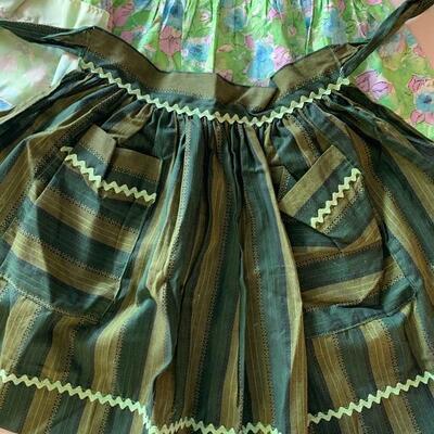 LOT 202 PRETTY WITH POCKETS VINTAGE APRONS