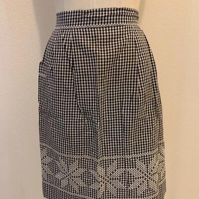 LOT 203 VINTAGE GINGHAM APRONS