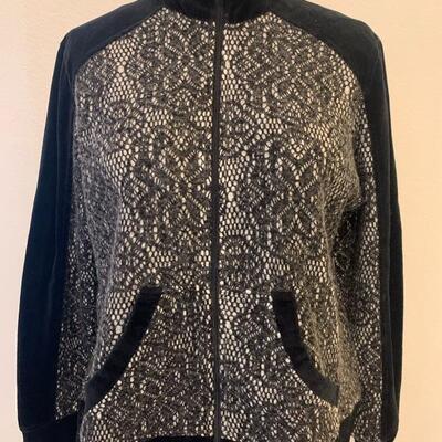 LOT 207 D&D LIFESTYLES CROCHET LACE SWEATER