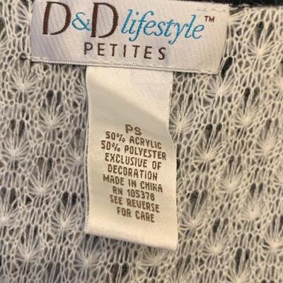 LOT 207 D&D LIFESTYLES CROCHET LACE SWEATER
