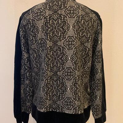 LOT 207 D&D LIFESTYLES CROCHET LACE SWEATER