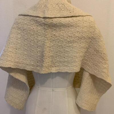 LOT 208 VINTAGE KNITTED STOLE