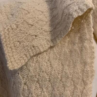LOT 208 VINTAGE KNITTED STOLE
