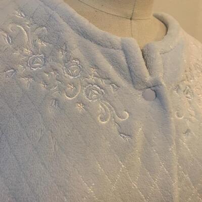 LOT 210 NWT PALE BLUE MISS ELAINE NIGHTGOWN & ROBE