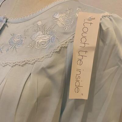 LOT 210 NWT PALE BLUE MISS ELAINE NIGHTGOWN & ROBE