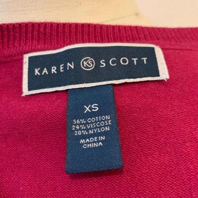 LOT 214 NWT KAREN SCOTT FUSHIA SWEATER