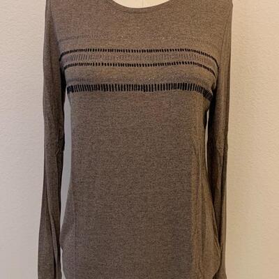 LOT 220 NWT APT 9 LONG SLEEVE SWEATER