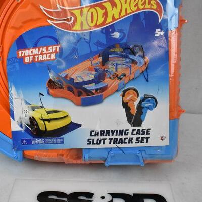 Hot Wheels Slot Track Pack with Carrying Case, Two Cars & 55' of