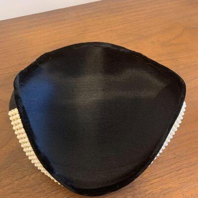 LOT 232 VINTAGE BLACK COCKTAIL HAT PEARL TRIM