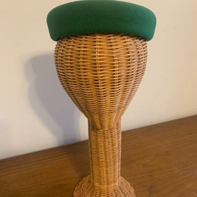Lot 234 VINTAGE GREEN PILL BOX HAT 