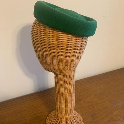 Lot 234 VINTAGE GREEN PILL BOX HAT 