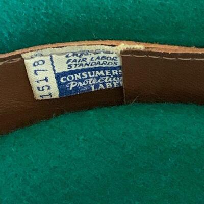 Lot 234 VINTAGE GREEN PILL BOX HAT 