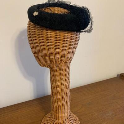 LOT 235 VINTAGE BLACK OPEN CROWN RING HAT W/VEIL