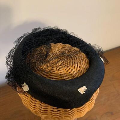 LOT 235 VINTAGE BLACK OPEN CROWN RING HAT W/VEIL