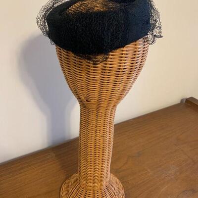 LOT 235 VINTAGE BLACK OPEN CROWN RING HAT W/VEIL