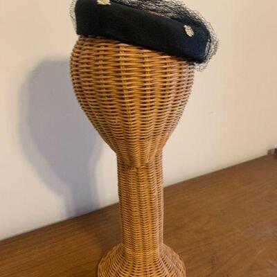 LOT 235 VINTAGE BLACK OPEN CROWN RING HAT W/VEIL