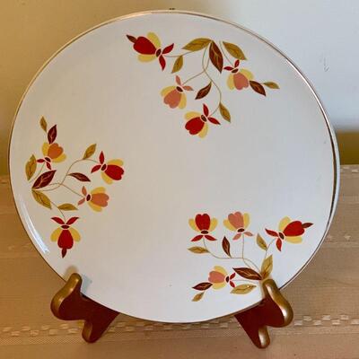 LOT 238  ANTIQUE HALL'S JEWEL TEA AUTUMN LEAF CAKE PLATE