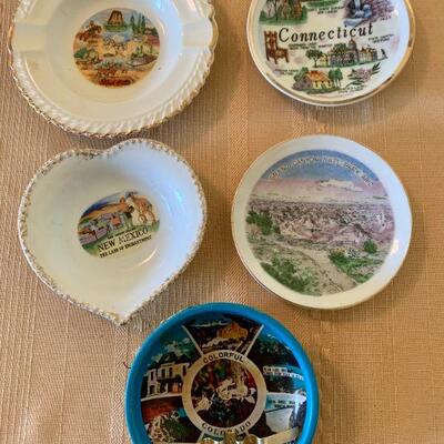 LOT 241 VINTAGE STATES & ATTRACTIONS SOUVENIR ASH TRAYS & MINI PLATES