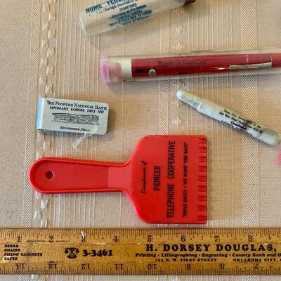 LOT 242 GROUP OF VINTAGE CUSTOMER PREMIUMS SMALL BUSINESS ADVERTISING 