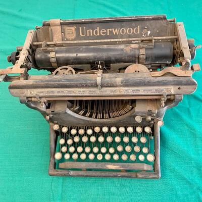 LOT 244 ANTIQUE UNDERWOOD TYPEWRITER AS IS FOR PARTS