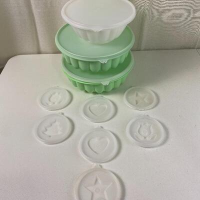 Lot# 198 S Vintage Set of Tupperware Jello / Ice Ring Molds