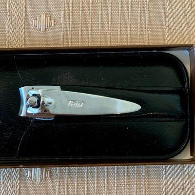 LOT 248 VINTAGE GIFT SET NAIL FILE & CLIPPER BY TRIM 