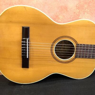 Beautiful EspaÃ±a Made in Sweden Guitar and Case