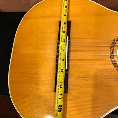 Beautiful EspaÃ±a Made in Sweden Guitar and Case