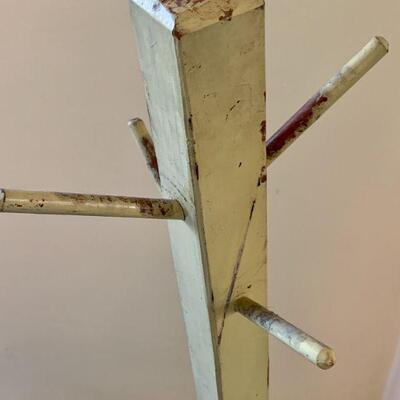LOT 253 VINTAGE CHILDS WOODEN COAT STAND 