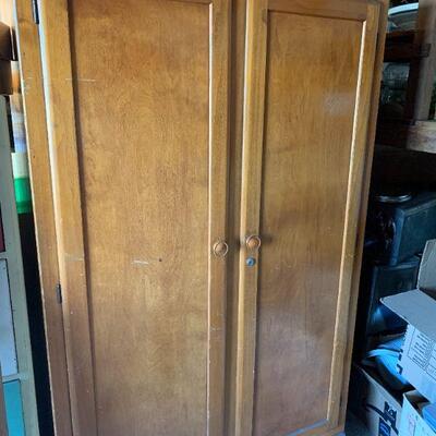 LOT 255  VINTAGE DOUBLE CEDAR LINED STANDING WARDROBE CLOSET