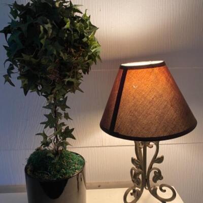 817 Metal Lamp & Topiary Tree 