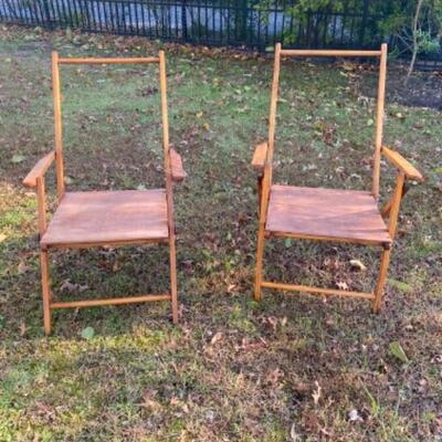 826 Pair of Wooden Folding Chairs 