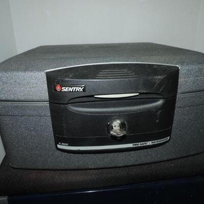 SENTRY SAFE WITH KEY
